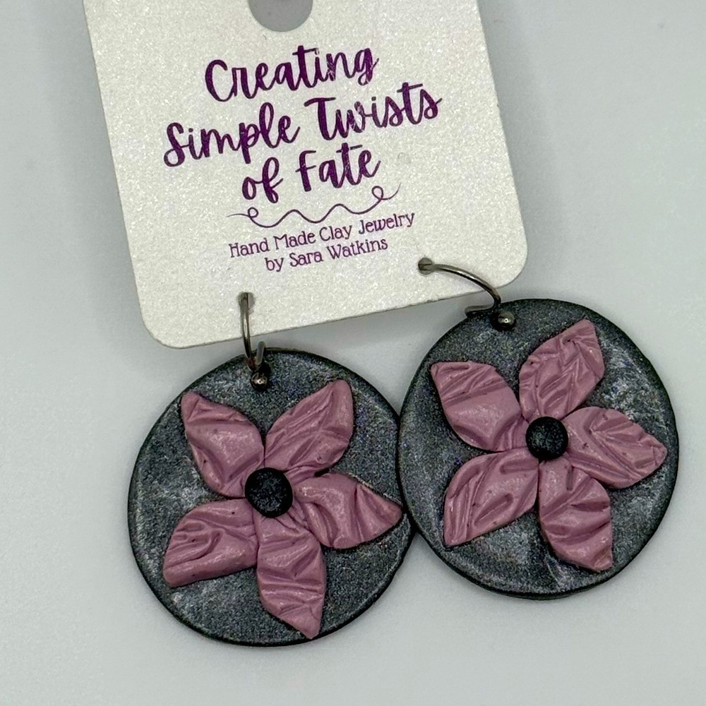 Handmade Clay Floral Earrings New
Very pretty